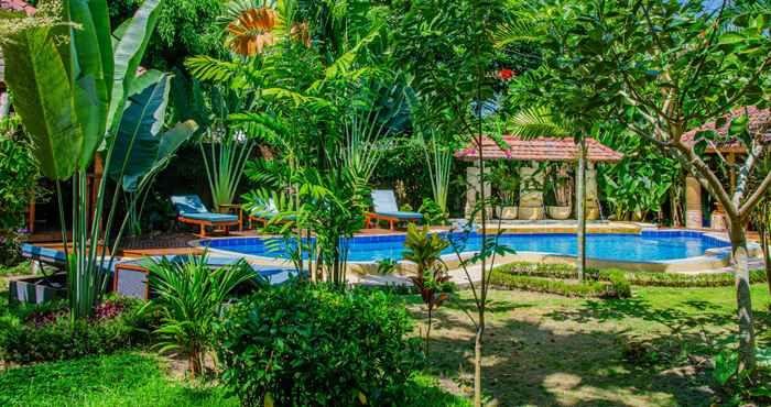 Swimming Pool Stanley Lombok