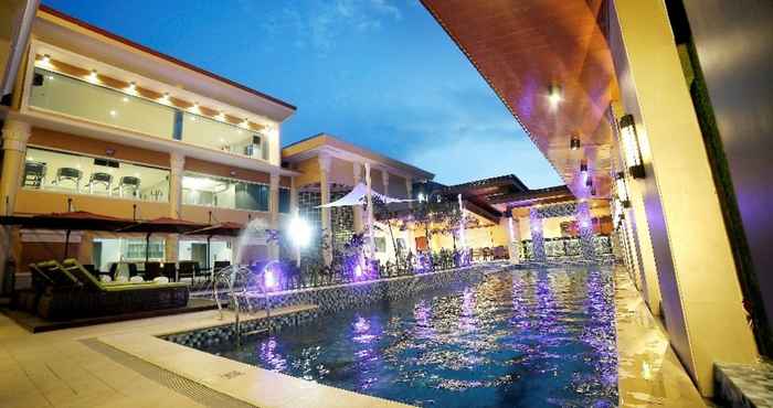 Swimming Pool Villa Caceres Hotel