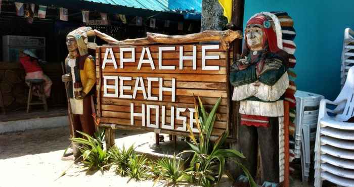 Lobby Apache Beach House