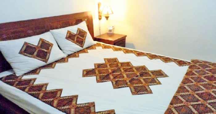 Kamar Tidur 2 Bedroom (8pax) at Rara's Family House