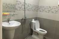 Toilet Kamar Phuong Vy 2 Hotel Dalat