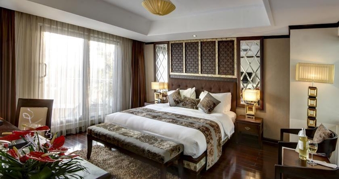 Bedroom Golden Lotus Luxury Hotel