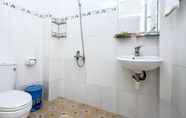 Toilet Kamar 5 Blue Clouds Homestay