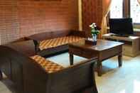 Common Space Cozy Room at Warung Limasan Homestay