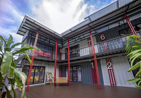 Exterior @Box Hostel