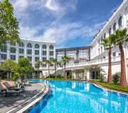 Hồ bơi 3 Silk Path Grand Hue Hotel