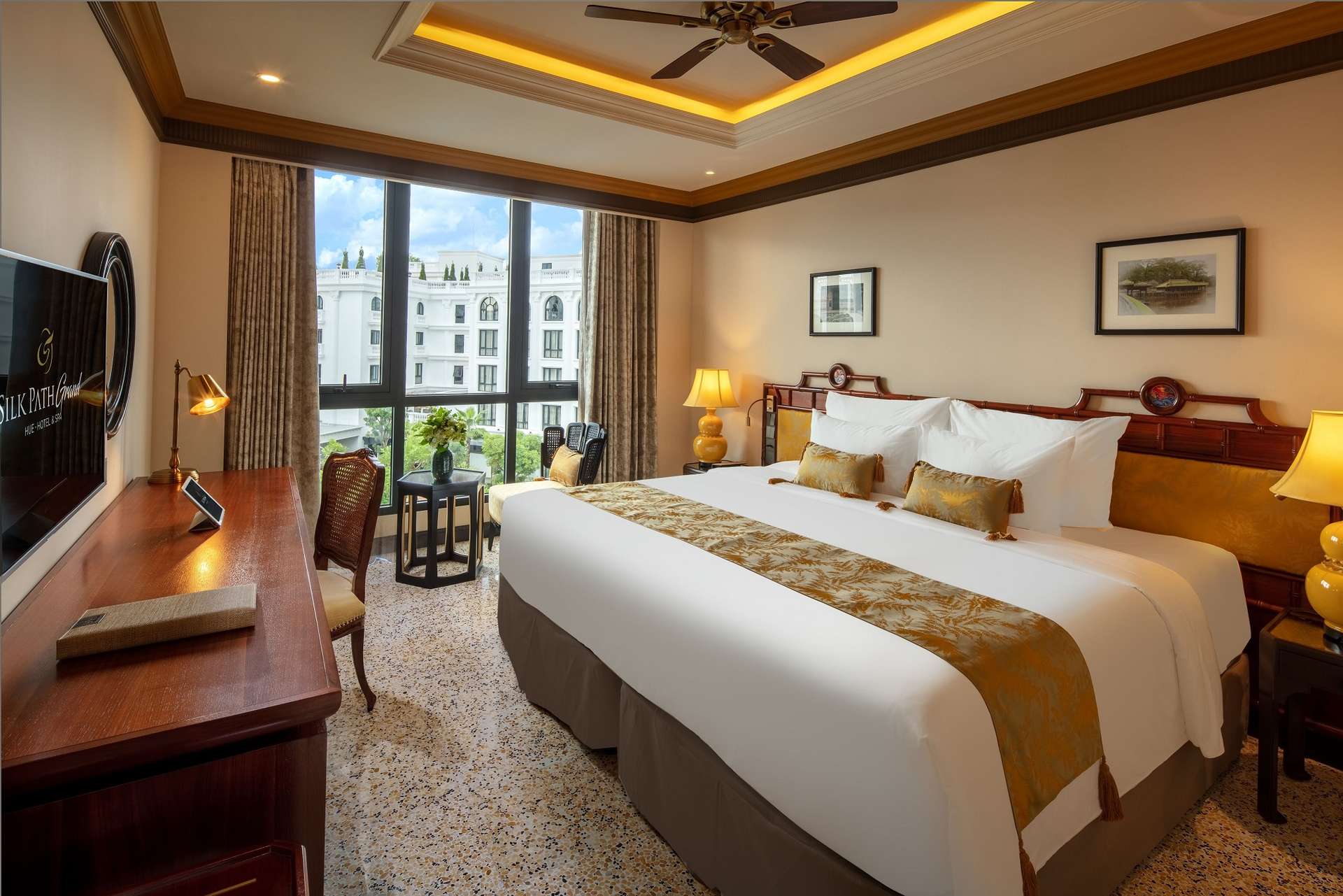 Silk Path Grand Hue Hotel - Khách sạn ở Huế gần sông Hương