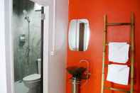 Toilet Kamar Lipe Corner Guesthouse