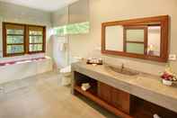 In-room Bathroom Sativa Villas Ubud