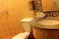 ห้องน้ำภายในห้อง Palm Chalet Resort