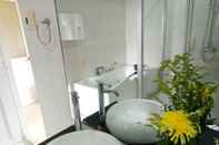 Toilet Kamar Lam Son Hotel & Apartments