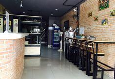 บาร์ คาเฟ่ และเลานจ์ 6 Buc's Hostel