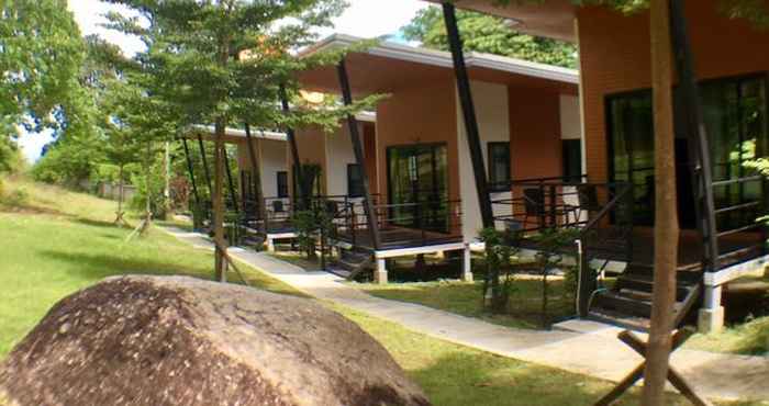 Bangunan Plawan Resort