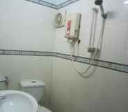 In-room Bathroom 2 Dao Hung Hotel