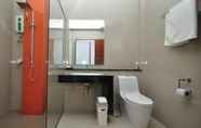 ห้องน้ำภายในห้อง 6 Phi Phi Rimlay Resort