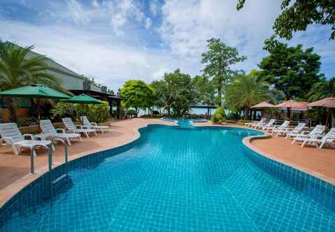 Kolam Renang Phi Phi Andaman Beach Resort 
