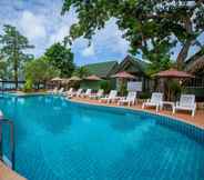 Kolam Renang 5 Phi Phi Andaman Beach Resort 