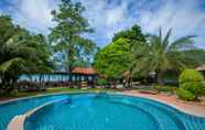 Kolam Renang 7 Phi Phi Andaman Beach Resort 