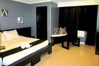 Bedroom Richmond Plaza Hotel