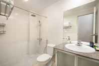 Toilet Kamar Sonata Central Hotel and Spa