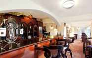 Bar, Cafe and Lounge 4 Terrasse Des Roses
