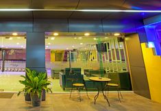 Bangunan 6 Holidays Home