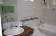 In-room Bathroom 4 Fancy Carp Resort