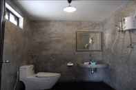 In-room Bathroom Baan Artima Mini Resort
