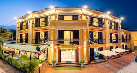 外観 2 Golden River Hotel