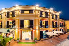 外観 Golden River Hotel