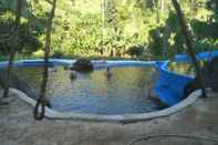 Kolam Renang Akha Hill House 