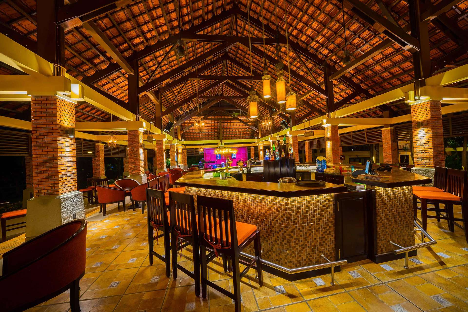 Waterfall Lounge - Pandanus Resort