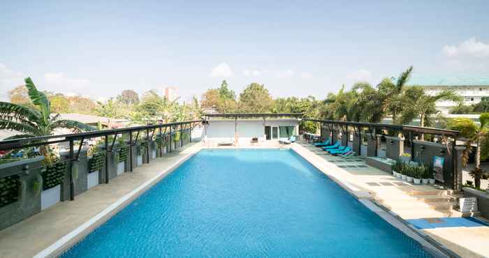 Swimming Pool Royal Thai Residence