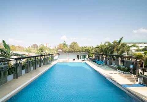 สระว่ายน้ำ Royal Thai Residence