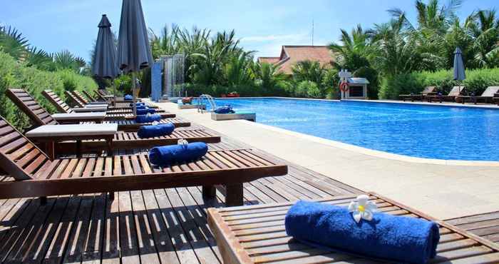 Hồ bơi Blue Shell Resort