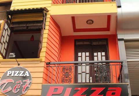 Exterior Pizza Tet Hostel