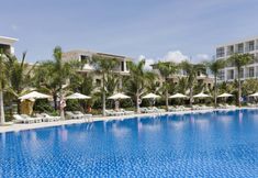 Hồ bơi 2 Diamond Bay Condotel-Resort Nha Trang