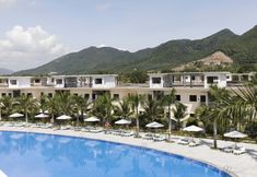 Hồ bơi 7 Diamond Bay Condotel-Resort Nha Trang