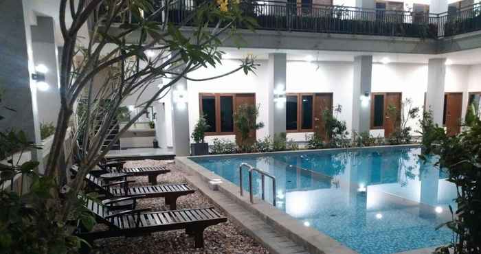 ภายนอกอาคาร Crystal Inn Hotel Batu