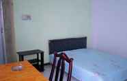 Kamar Tidur 2 Rumah Landee Homestay