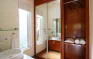 In-room Bathroom 5 The Umah Pandawa Homestay and Villas