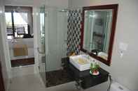 In-room Bathroom Canary Beach Resort