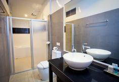 In-room Bathroom 3 Phanhin Regent 304 (R2)