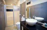 In-room Bathroom 3 Phanhin Regent 304 (R2)