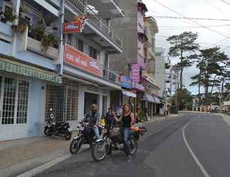 Bên ngoài 2 Tiny Tigers Hostel