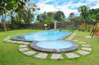 Swimming Pool Bungalow Singgalang near Taman Safari