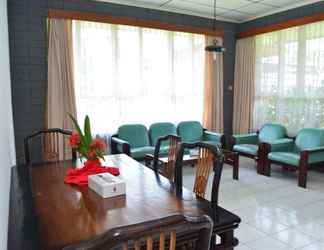 Lobby 2 Bungalow Singgalang near Taman Safari