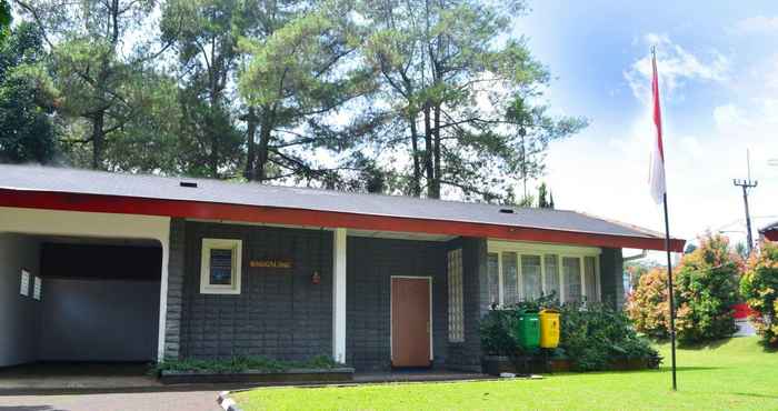 Lobby Bungalow Galunggung near Taman Safari