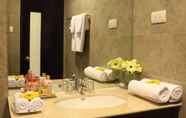 Phòng tắm bên trong 4 Vinh Trung Plaza  Hotel