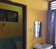 Toilet Kamar 6 Economy Room near Train Station Paledang at Wisma Firman (WF2)